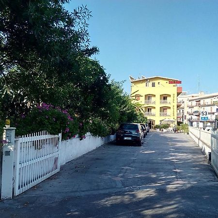 Hotel Eliseo Giardini Naxos Bagian luar foto