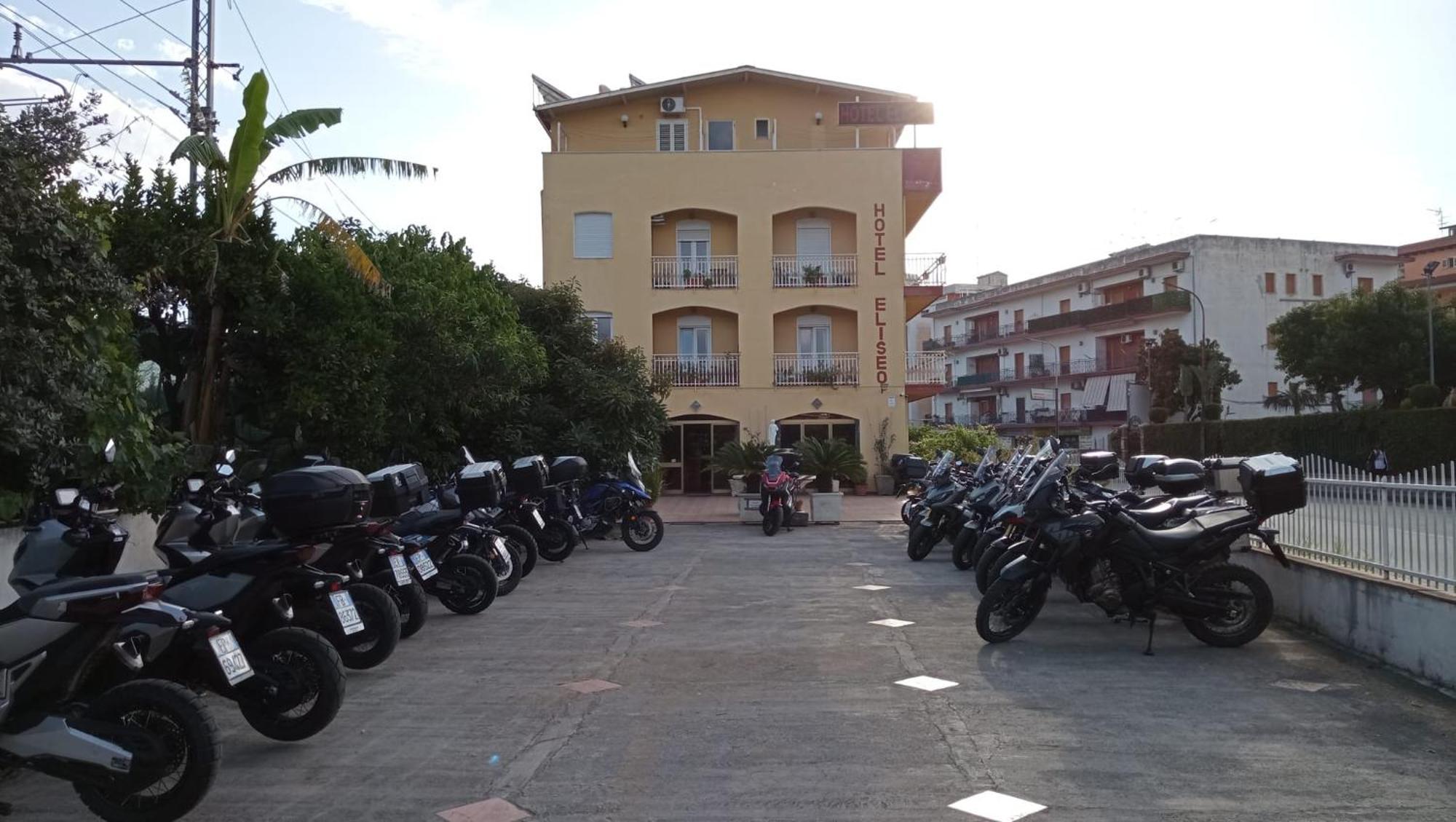 Hotel Eliseo Giardini Naxos Bagian luar foto