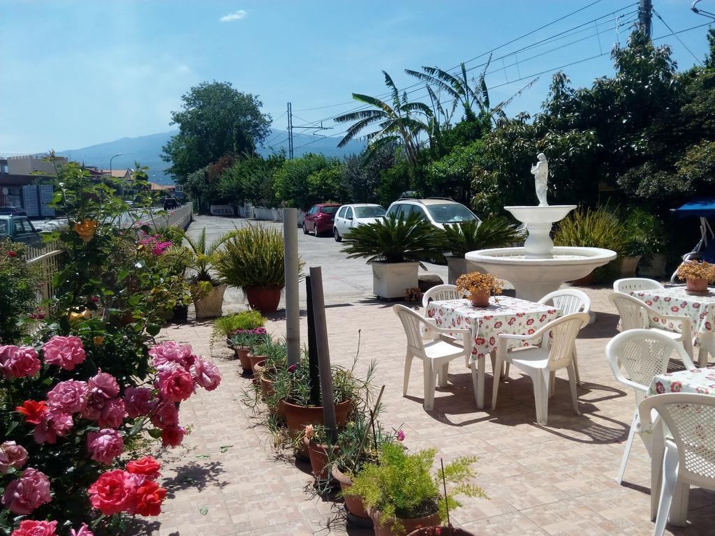 Hotel Eliseo Giardini Naxos Bagian luar foto