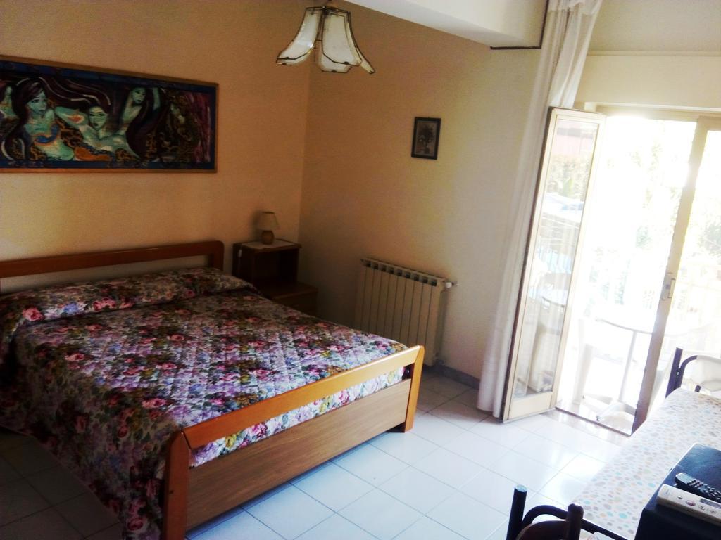 Hotel Eliseo Giardini Naxos Bagian luar foto