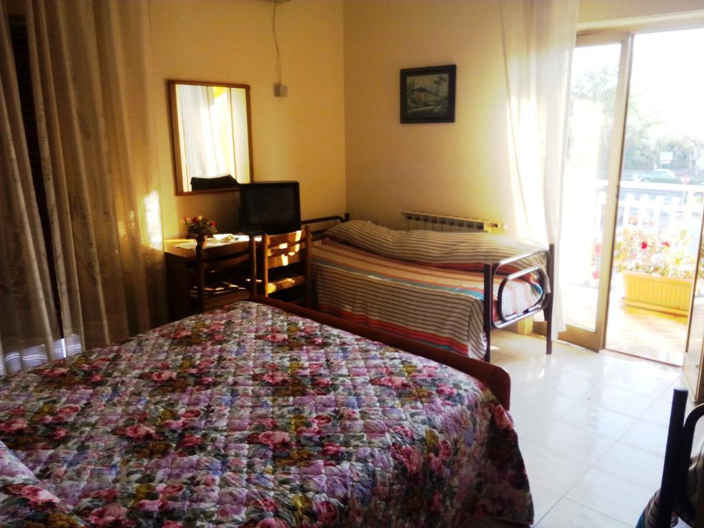 Hotel Eliseo Giardini Naxos Bagian luar foto