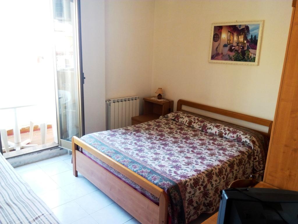 Hotel Eliseo Giardini Naxos Bagian luar foto