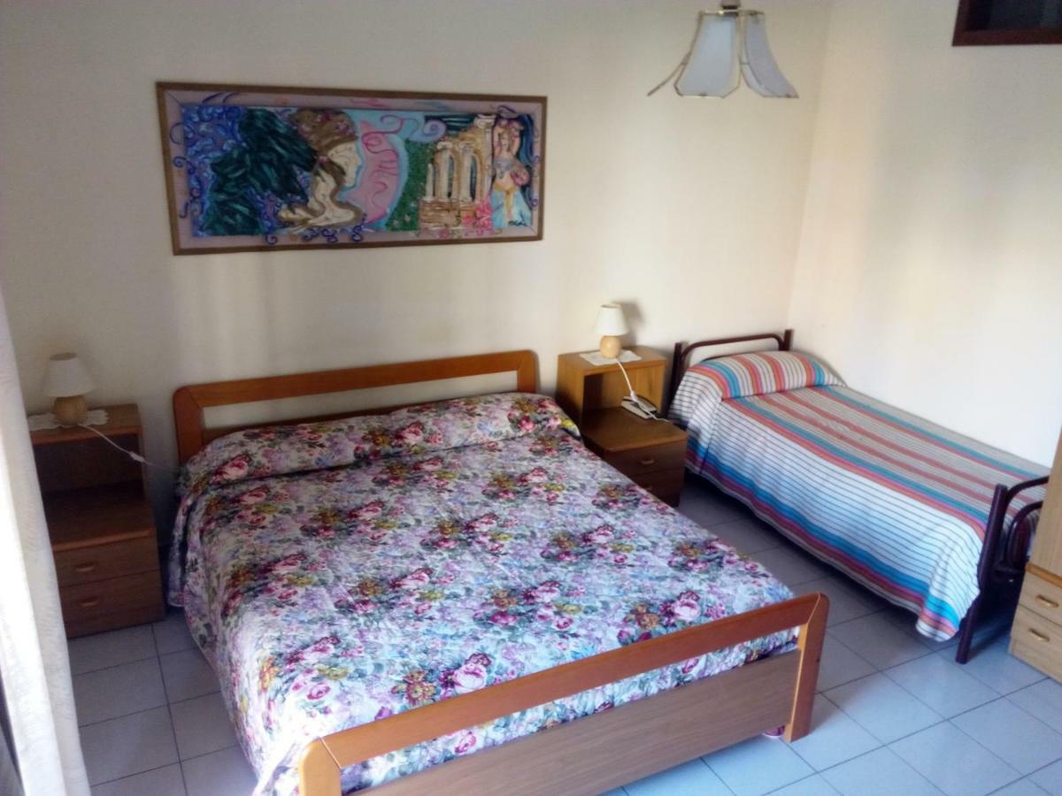 Hotel Eliseo Giardini Naxos Bagian luar foto