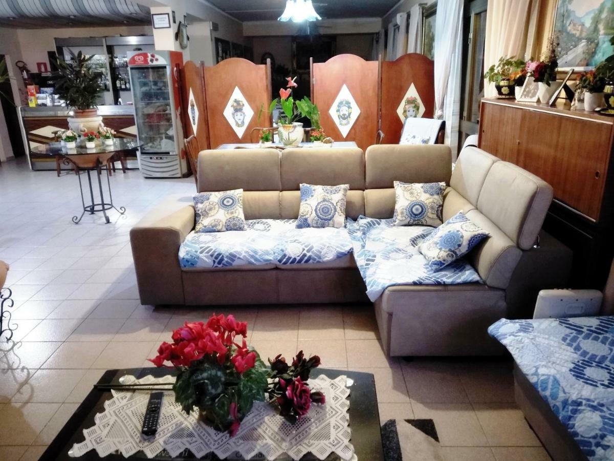 Hotel Eliseo Giardini Naxos Bagian luar foto