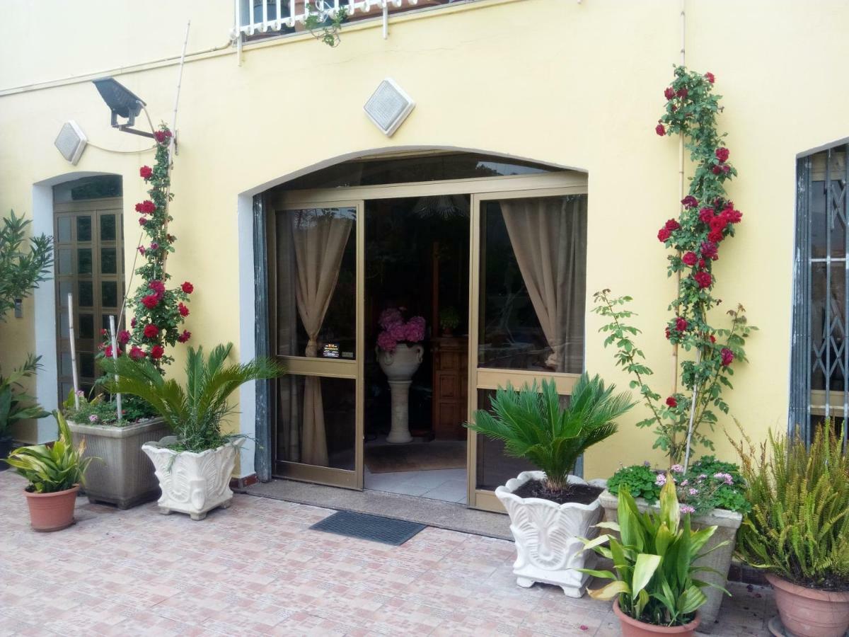 Hotel Eliseo Giardini Naxos Bagian luar foto
