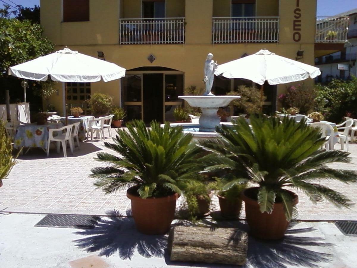 Hotel Eliseo Giardini Naxos Bagian luar foto