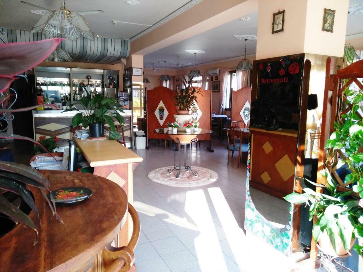 Hotel Eliseo Giardini Naxos Bagian luar foto