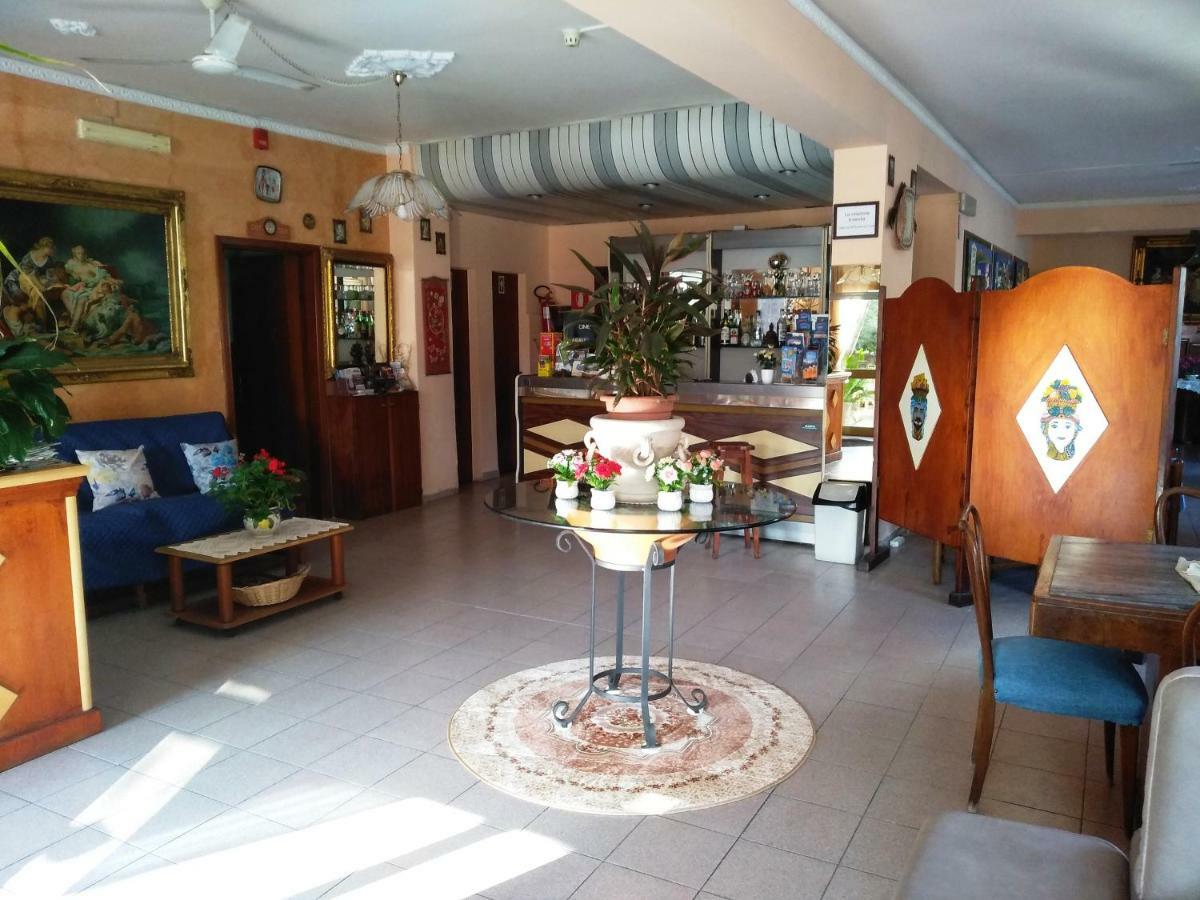 Hotel Eliseo Giardini Naxos Bagian luar foto